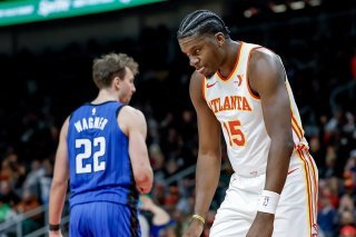 Clint Capela (15) a connu la défaite avec les Hawks jeudi pour son retour aux affaires KEYSTONE/EPA/ERIK S. LESSER